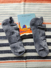 Load image into Gallery viewer, Balega Hidden Comfort Charcoal