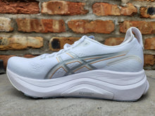 Load image into Gallery viewer, Asics W Kayano 32