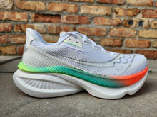 Load image into Gallery viewer, Saucony W Endorphin Azura