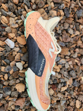 Load image into Gallery viewer, New Balance W Minimus Trail
