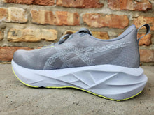 Load image into Gallery viewer, Asics W Novablast 5