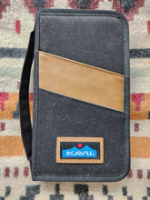 Load image into Gallery viewer, Kavu Corolla Clutch