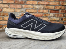 Load image into Gallery viewer, New Balance M 860 v14