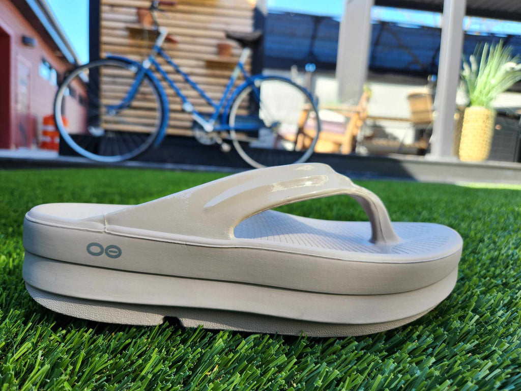 Oofos Oomega Thong Sandal