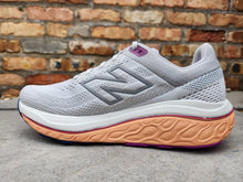 Load image into Gallery viewer, New Balance W 860  v14