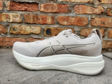 Load image into Gallery viewer, Asics M Kayano 33