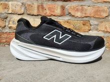 Load image into Gallery viewer, New Balance M 860 v15