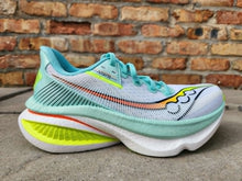 Load image into Gallery viewer, Saucony W Endorphin Azura
